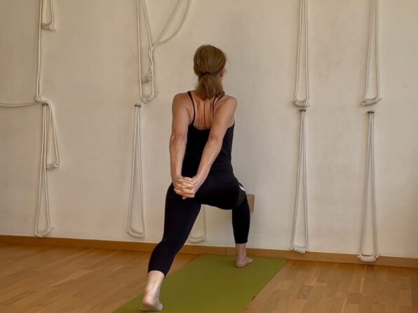 Vihabadrasana 1